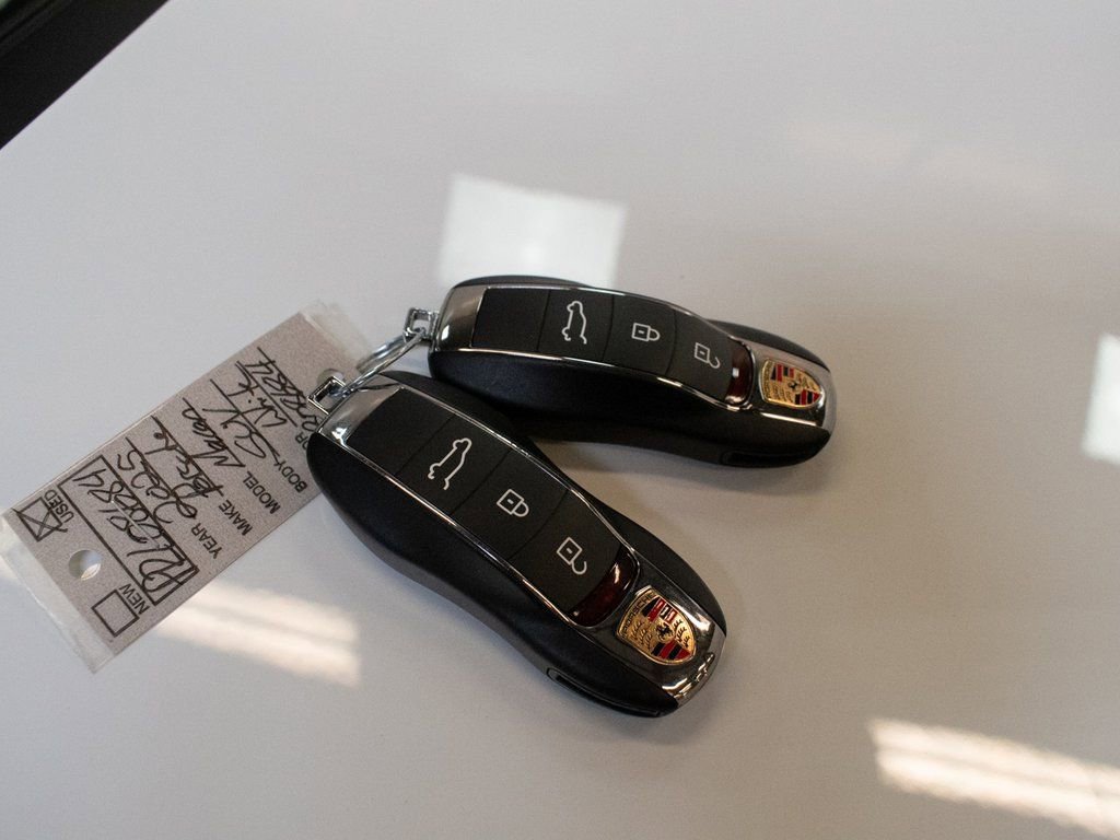 Certified 2025 Porsche Macan image 31