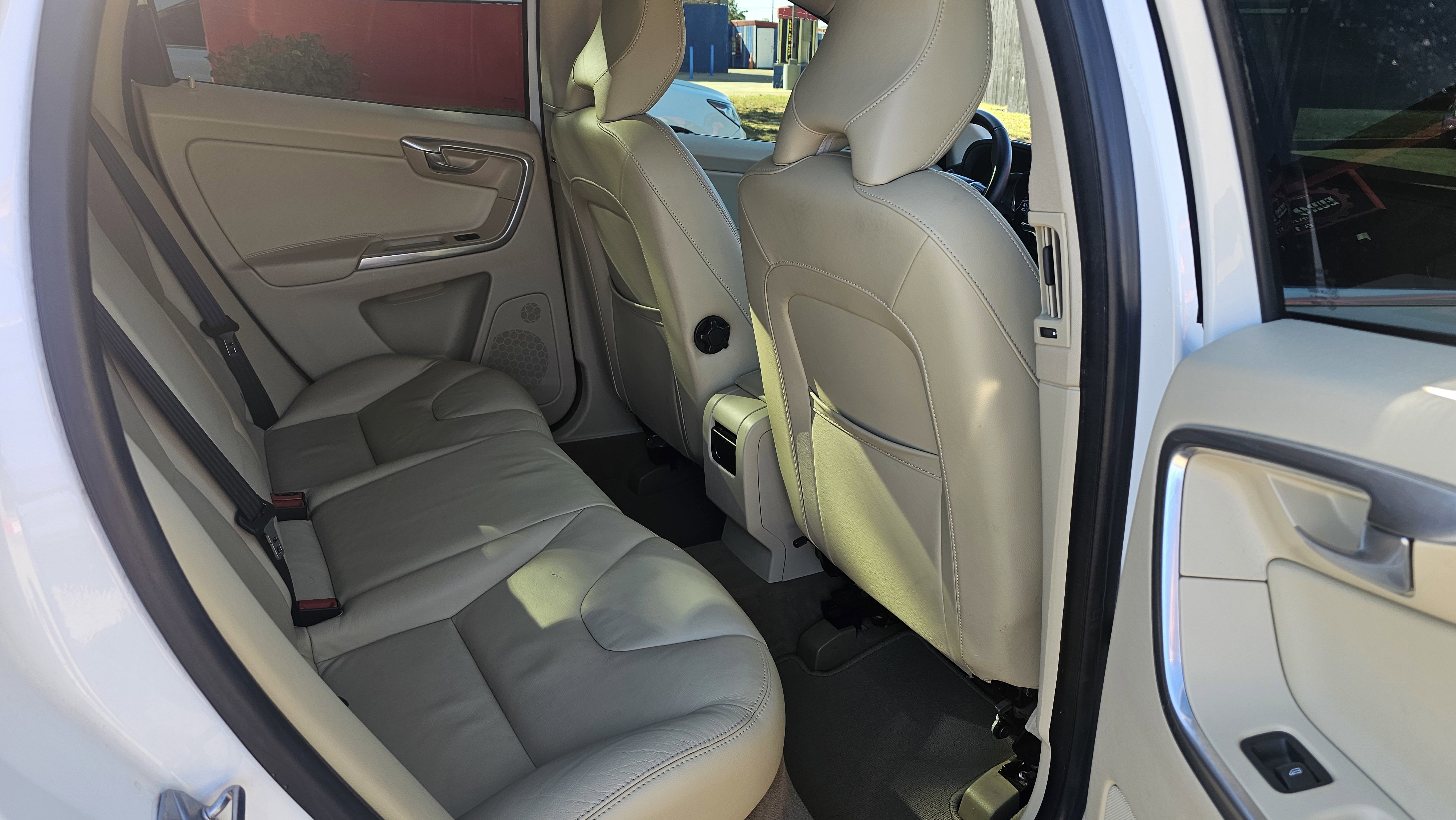 Used 2015 Volvo XC60 T5 Platinum image 29