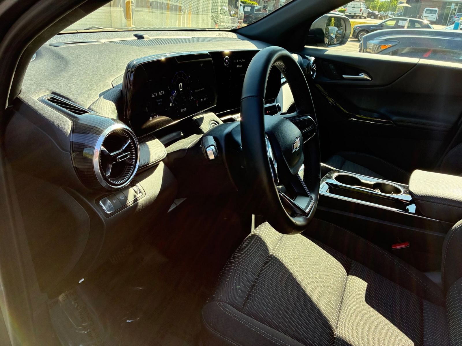 Used 2025 Chevrolet Equinox LT FWD image 35