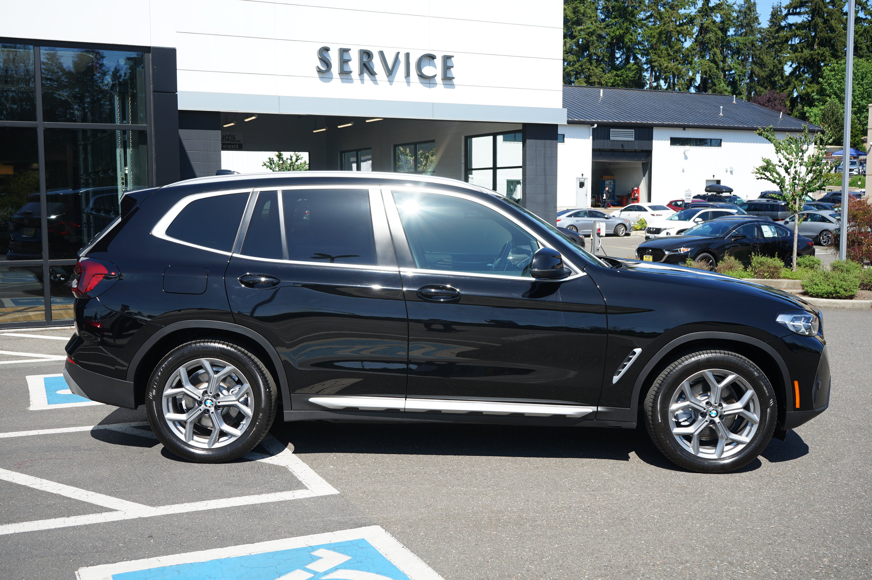 Used 2024 BMW X3 xDrive30i AWD/4WD image 2