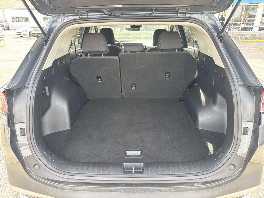 Used 2024 Kia Sportage LX image 8