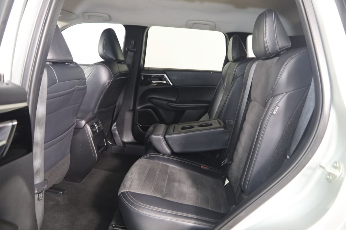 Used 2024 Mitsubishi Outlander SE AWD/4WD image 49