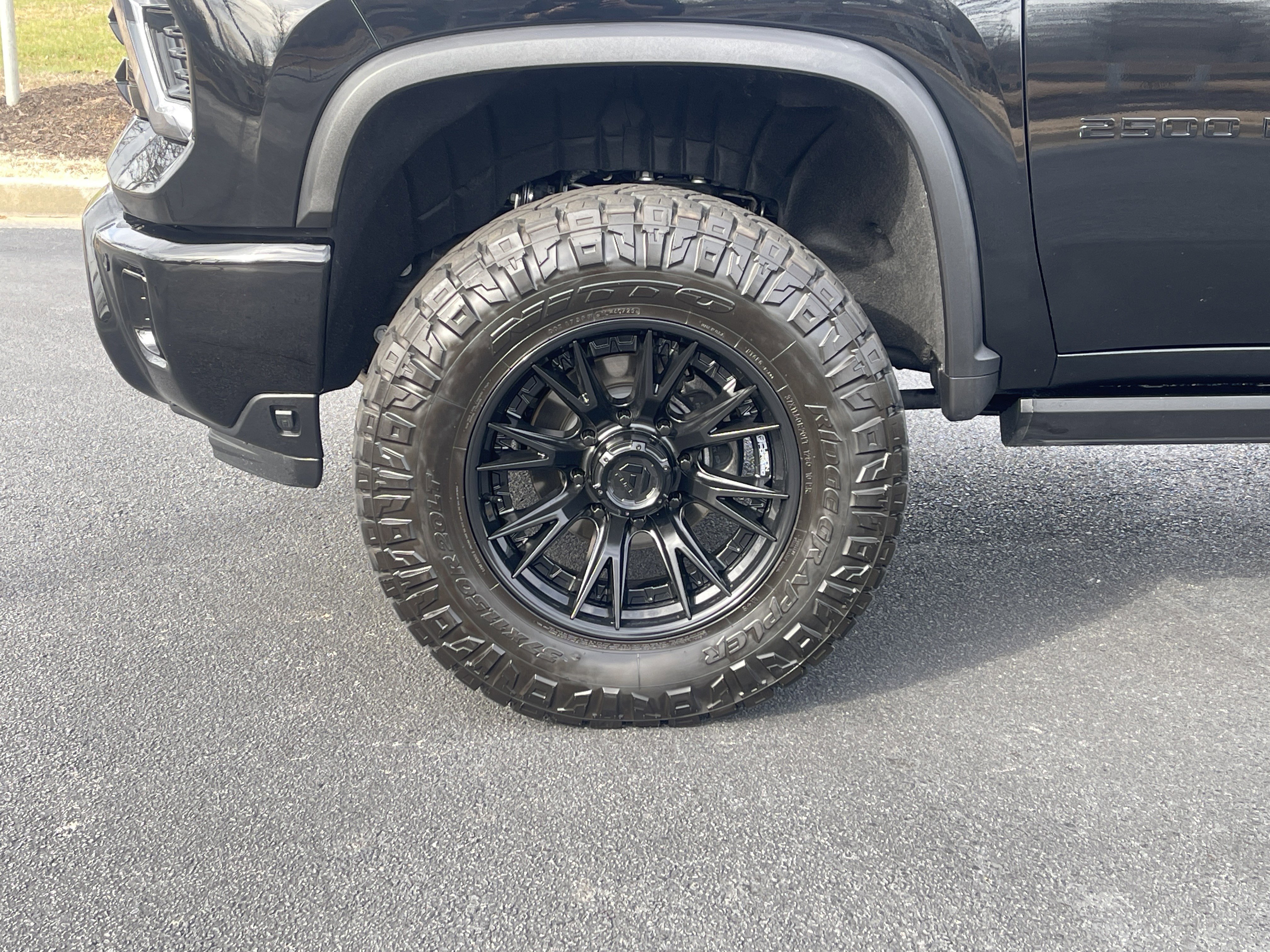 Used 2025 Chevrolet Silverado 2500 ZR2 w/ Technology Package image 32