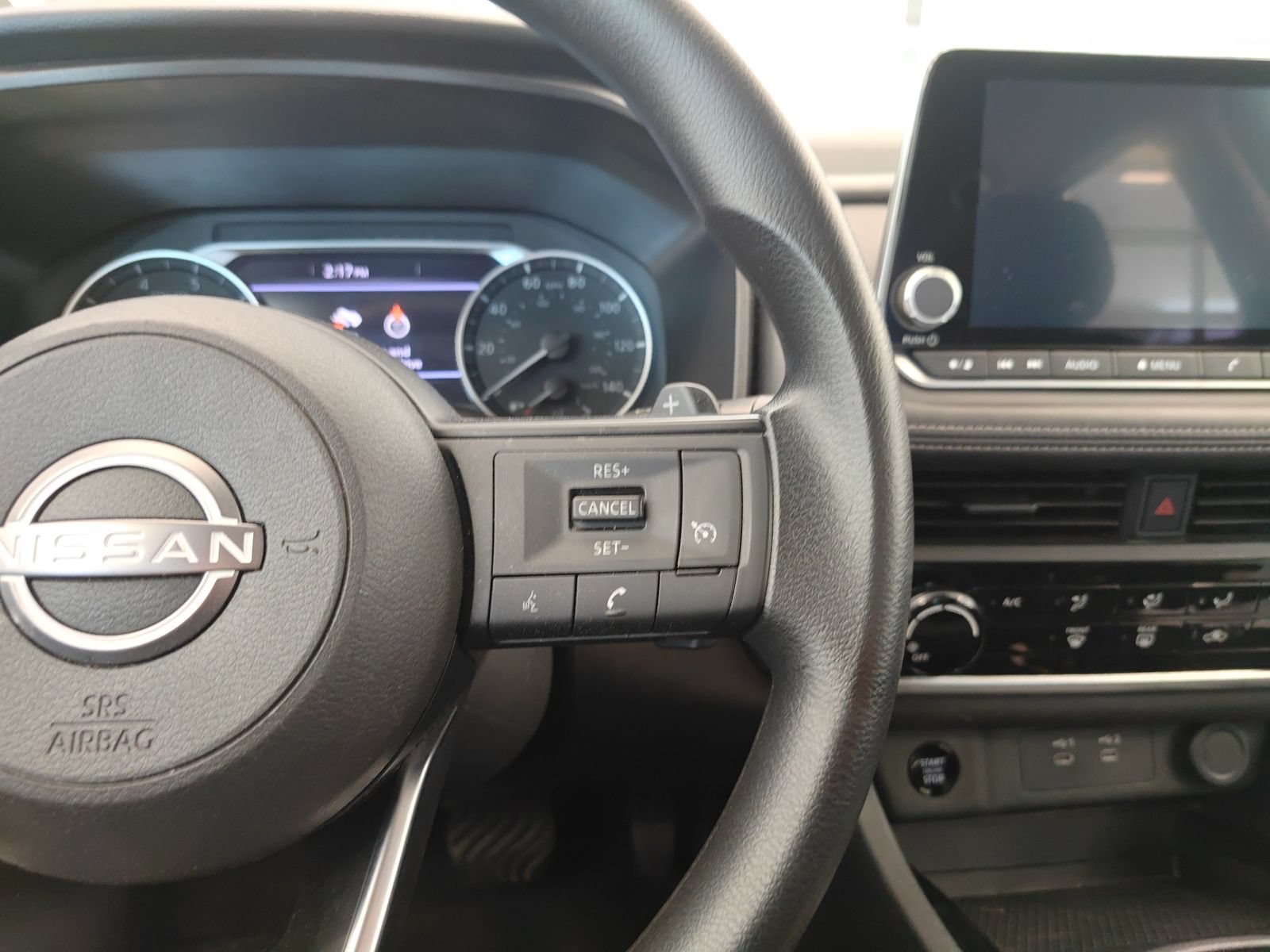 Used 2024 Nissan Rogue S FWD image 10