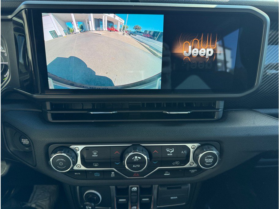 Used 2024 Jeep Wrangler Unlimited AWD/4WD image 17