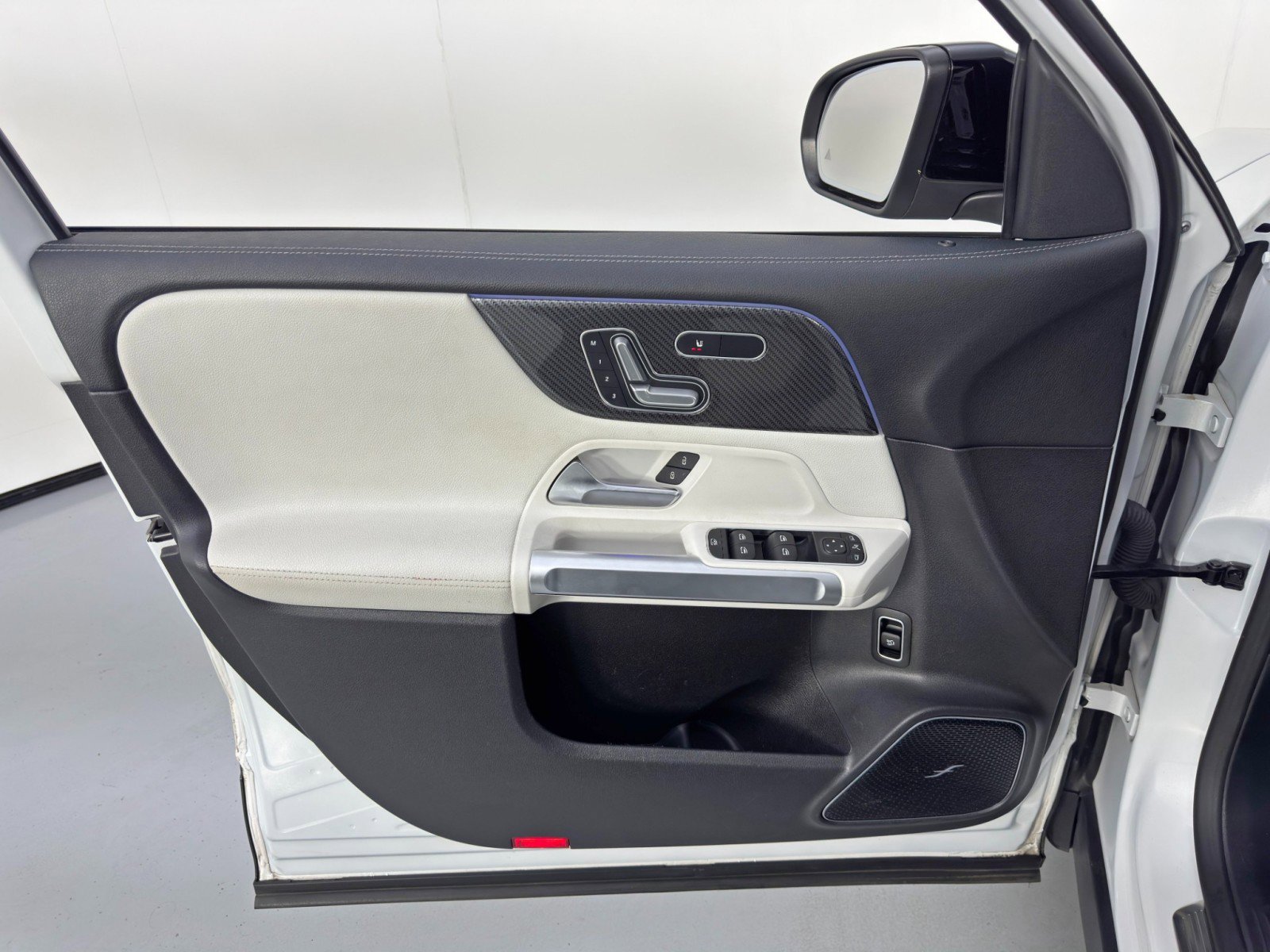 Used 2021 Mercedes-Benz GLB 35 AMG 4MATIC image 43