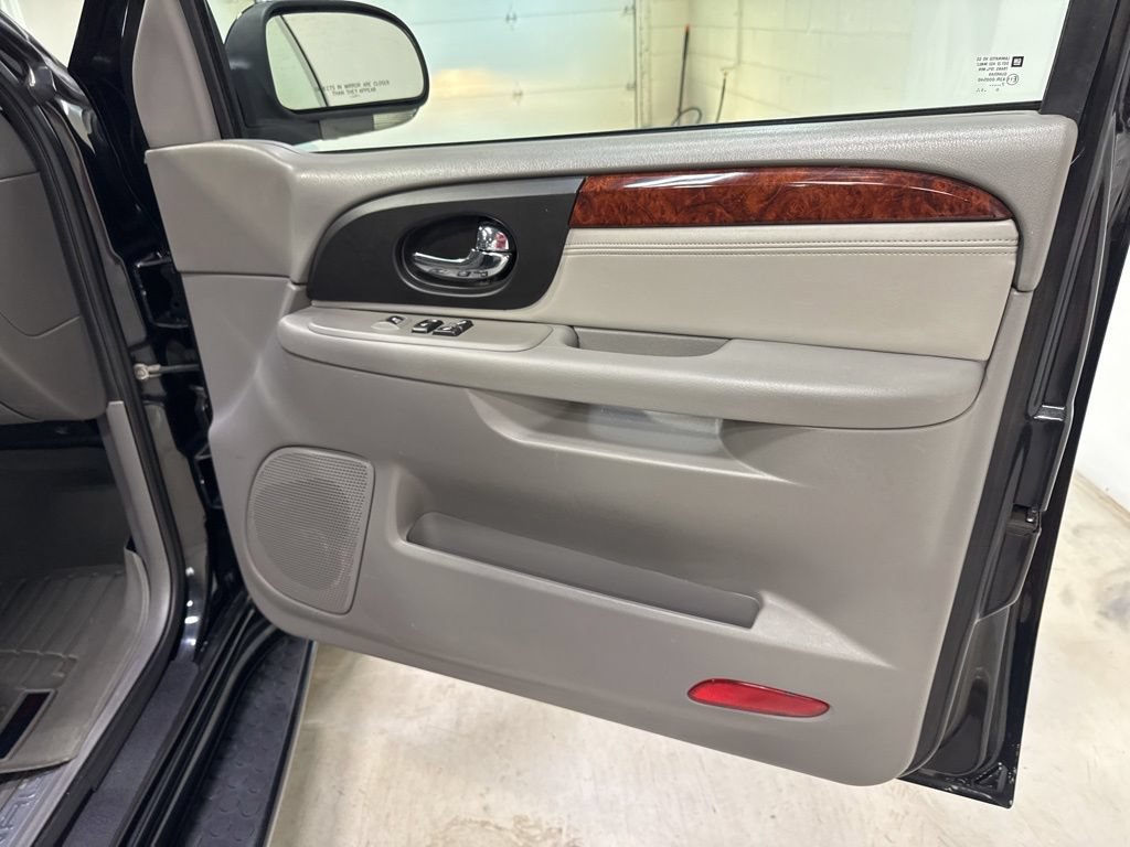 Used 2008 GMC Envoy Denali w/ Sun And 6-Disc Cd Package RWD image 40