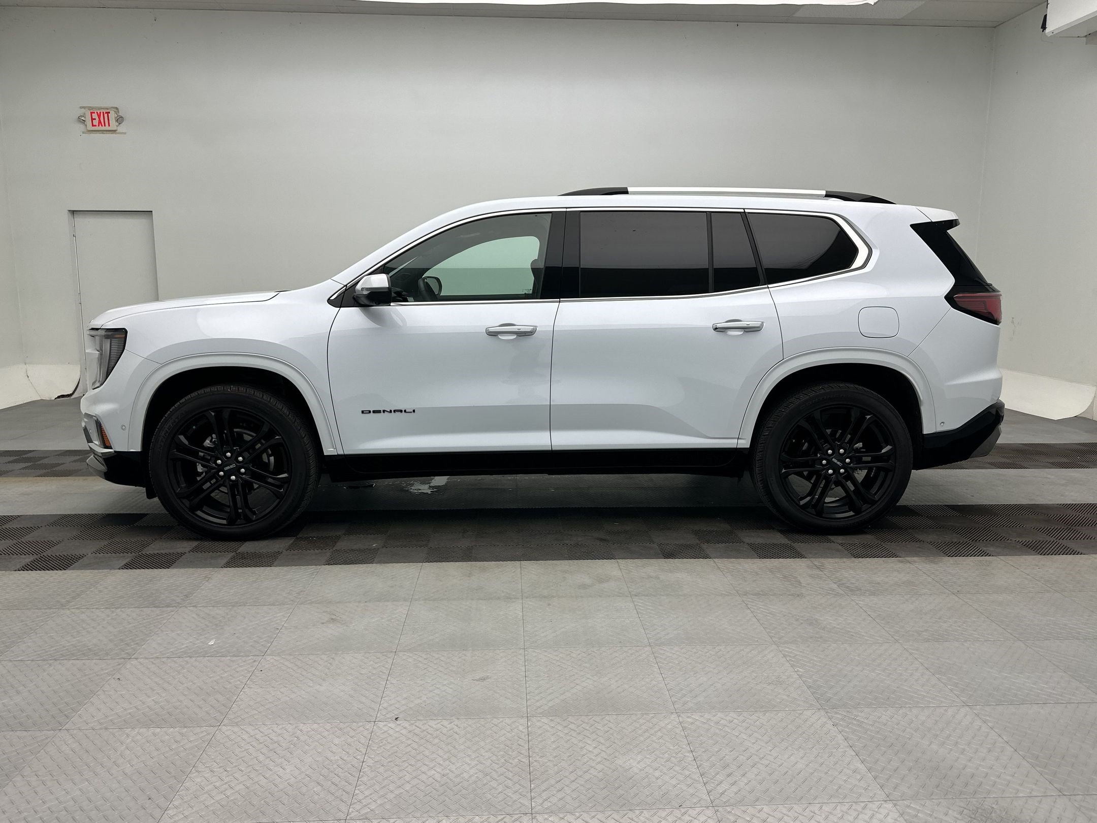Certified 2026 GMC Acadia Denali w/ Super Cruise Package AWD/4WD image 2