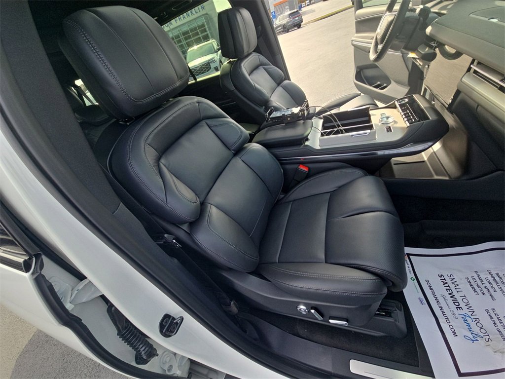 New 2025 Lincoln Navigator L Reserve w/ Jet Appearance Package image 31