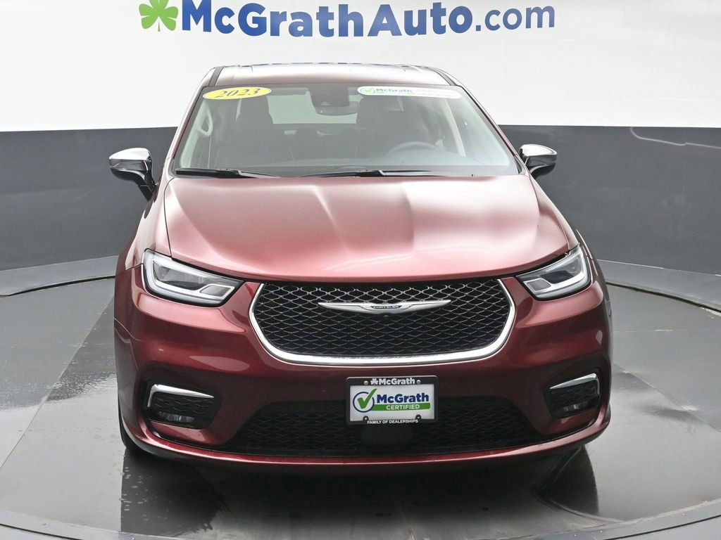 Used 2023 Chrysler Pacifica Limited image 4