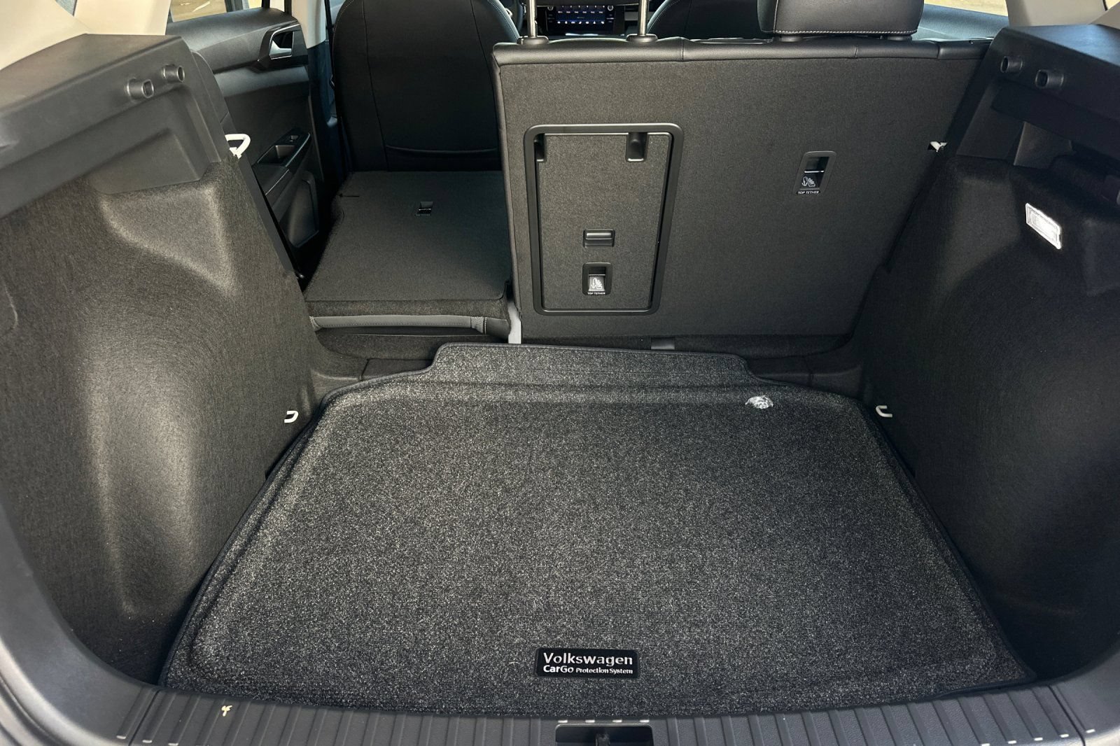 New 2026 Volkswagen Taos SE FWD image 15
