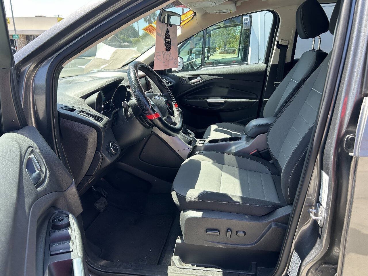 Used 2011 Volkswagen Routan SE FWD image 12