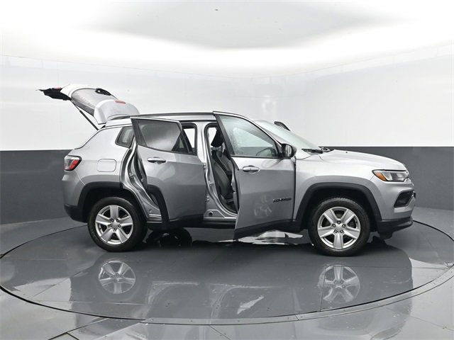 Used 2022 Jeep Compass Latitude w/ Sun and Sound Group image 28