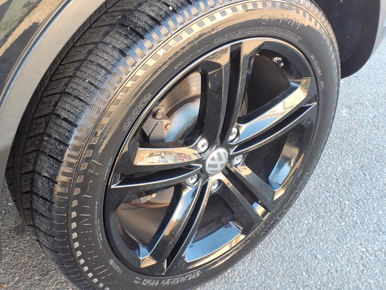 Used 2017 Volkswagen Touareg Wolfsburg Edition AWD/4WD image 12