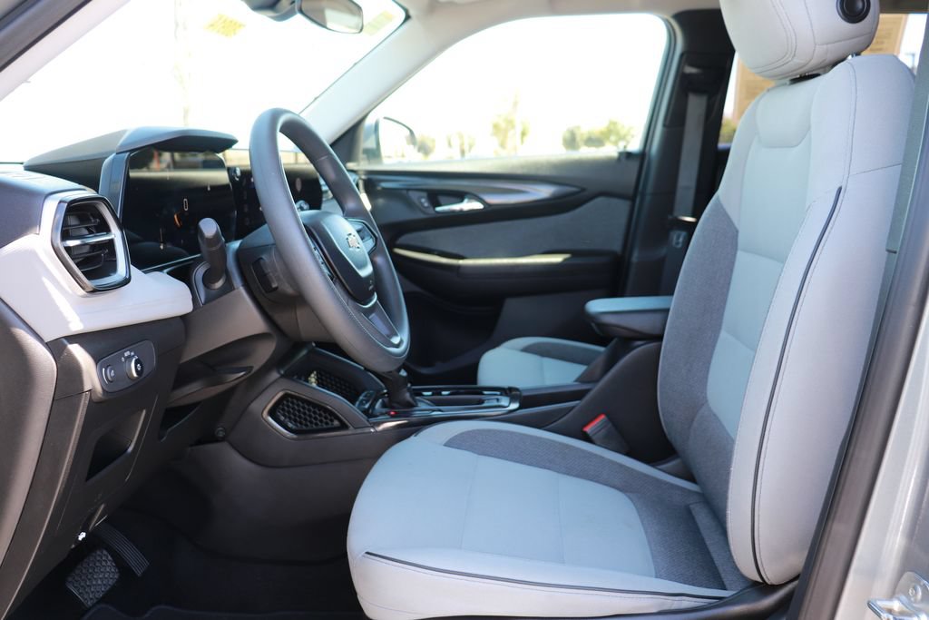 Used 2025 Chevrolet TrailBlazer LT FWD image 12