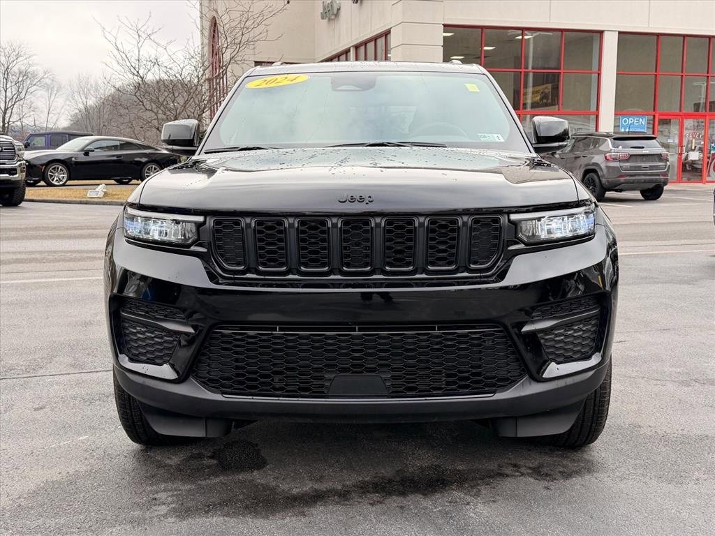 Used 2024 Jeep Grand Cherokee Altitude image 10