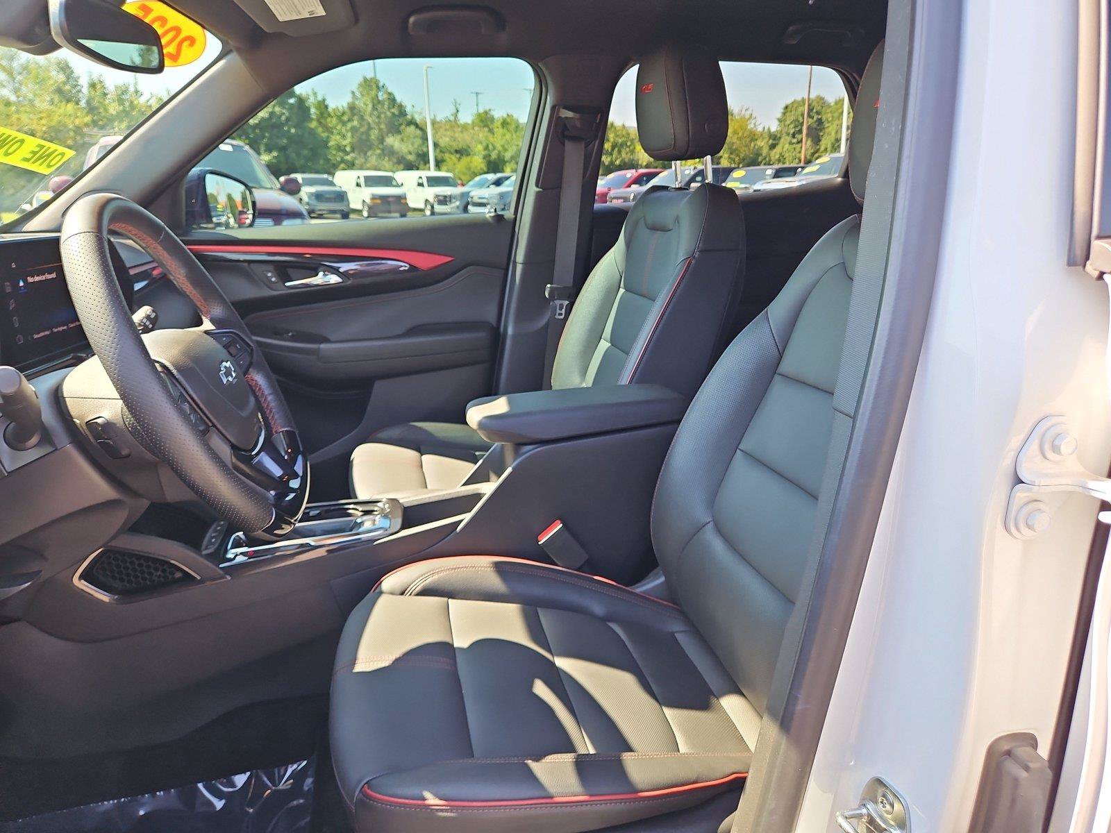 Used 2025 Chevrolet TrailBlazer RS w/ Convenience Package FWD image 17