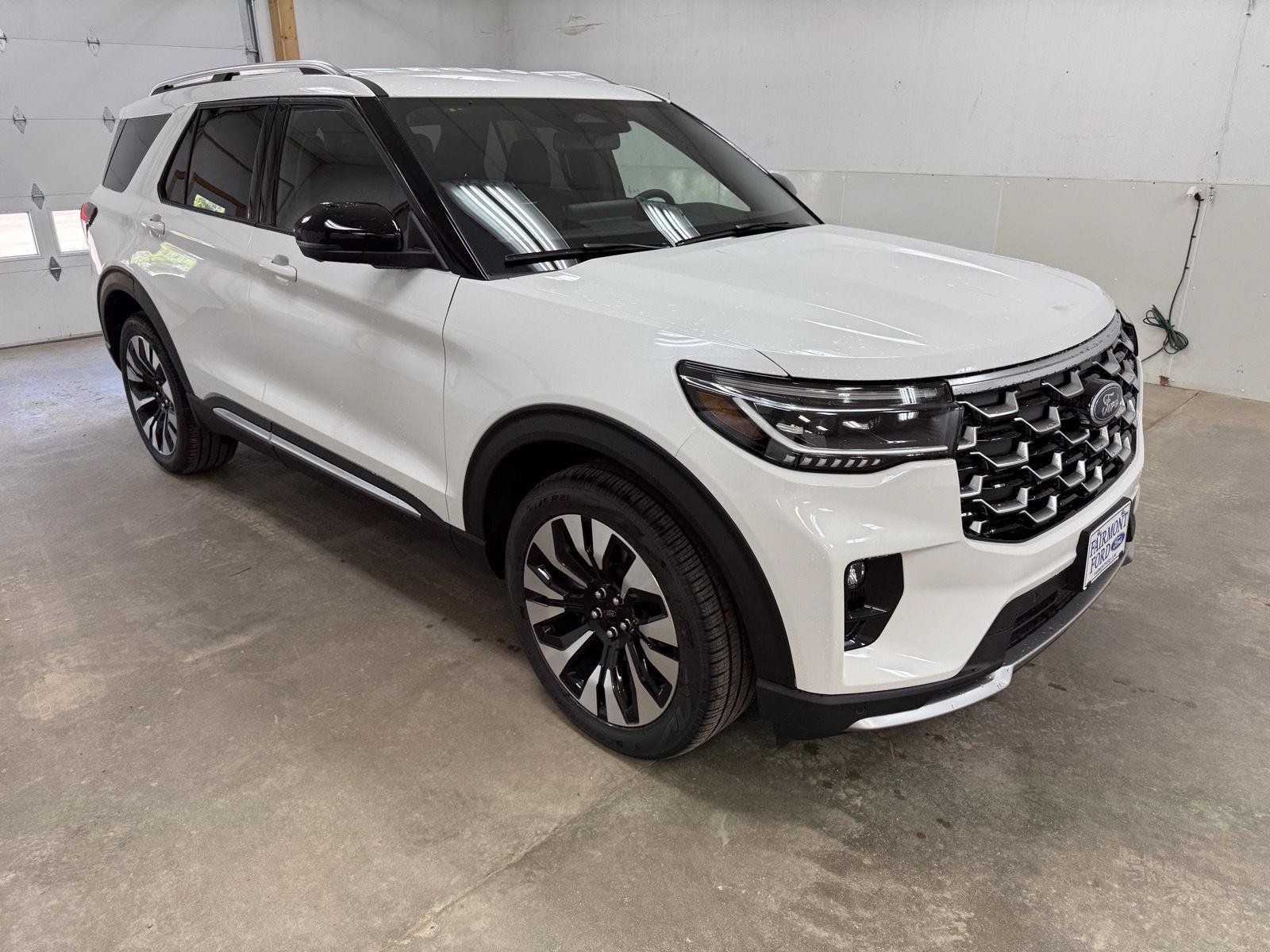 New 2026 Ford Explorer Platinum w/ LUX Leather Package AWD/4WD image 2