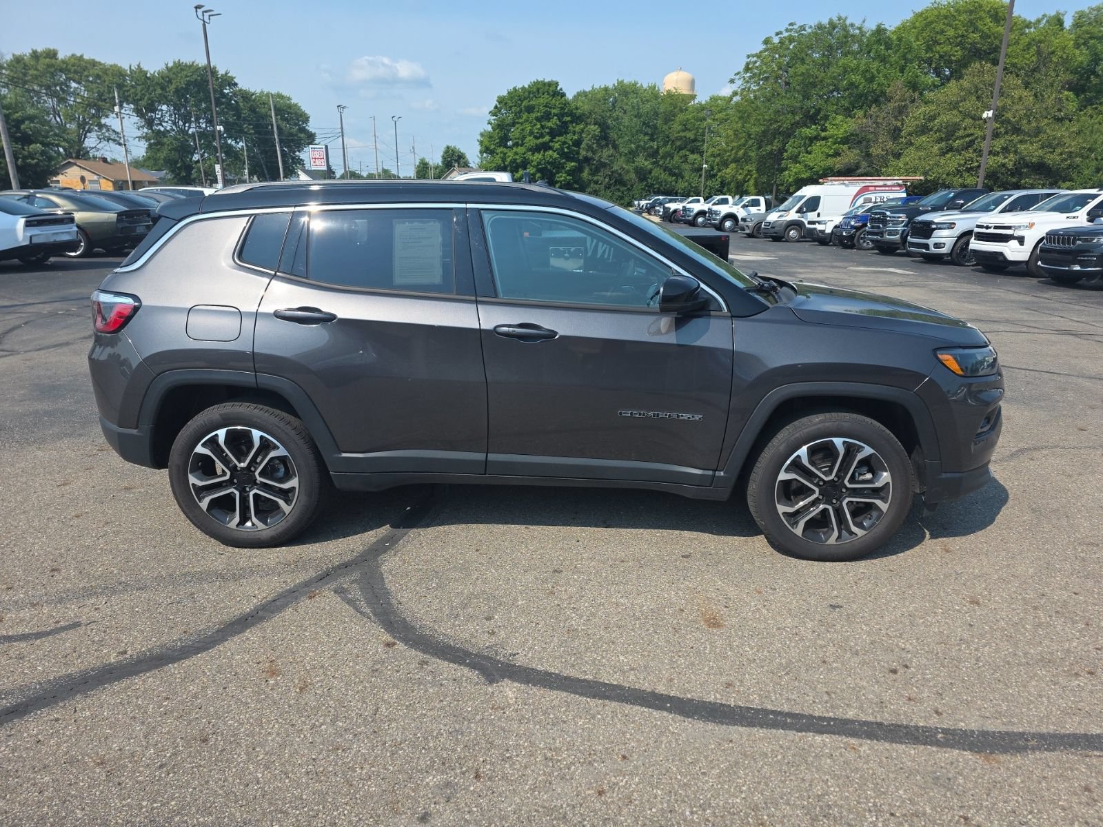 Used 2023 Jeep Compass Limited AWD/4WD image 2