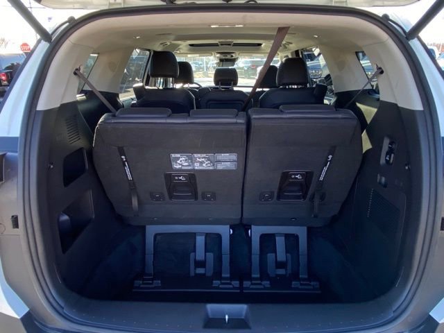 Used 2025 Kia Carnival SX w/ SX Dark Edition Package image 10