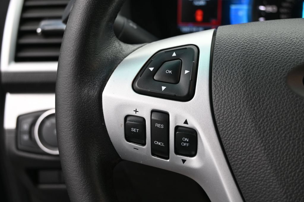 Used 2015 Ford Explorer XLT w/ Equipment Group 201B FWD image 30