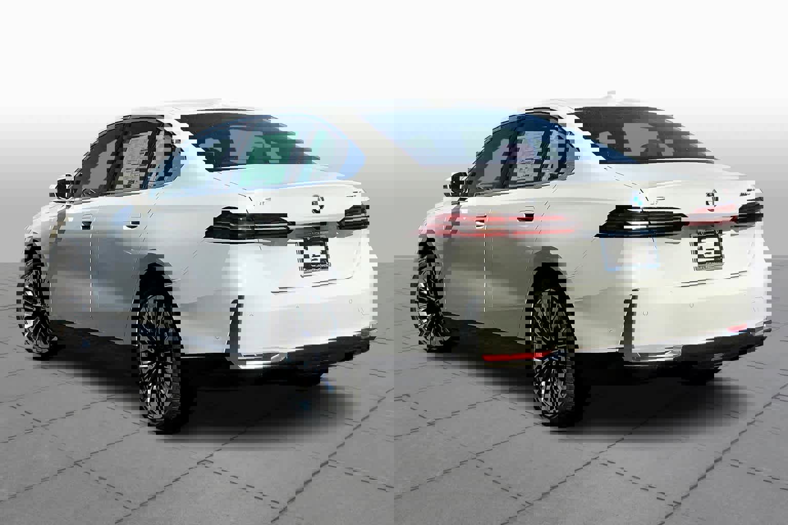 Used 2024 BMW i5 eDrive40i w/ Premium Package image 12