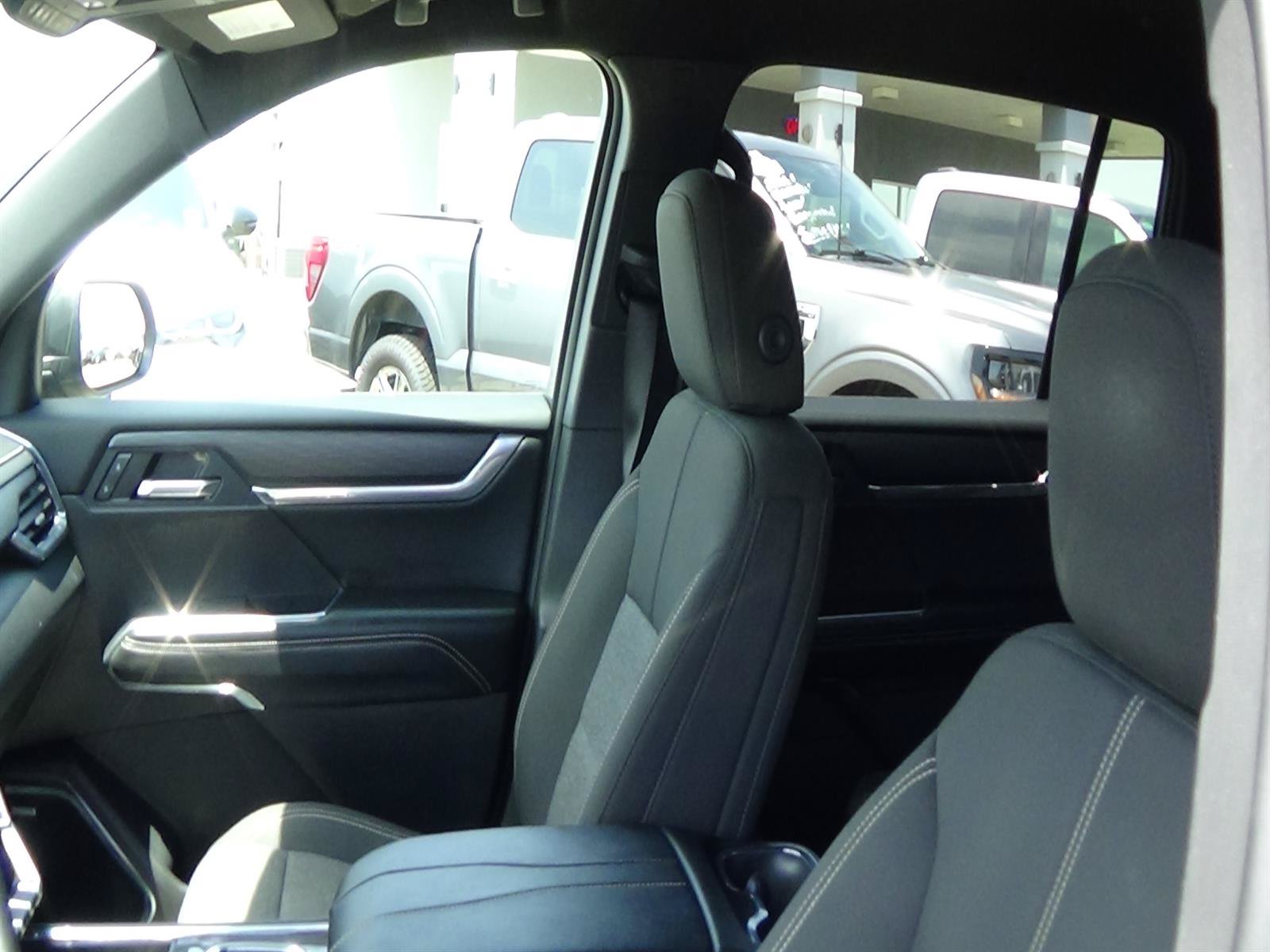 Used 2025 GMC Acadia Elevation FWD image 18