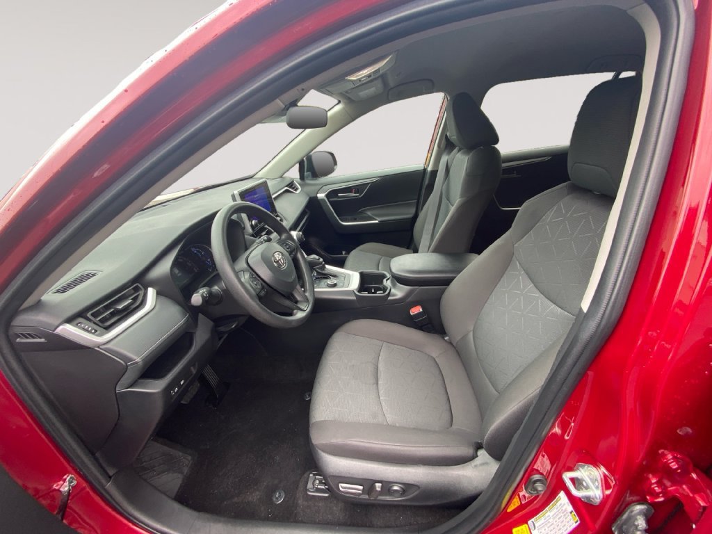 Used 2024 Toyota RAV4 XLE AWD/4WD image 8