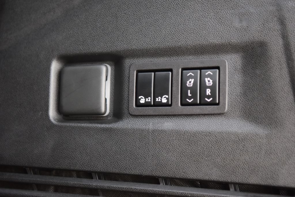 Used 2023 Chevrolet Tahoe High Country AWD/4WD image 23