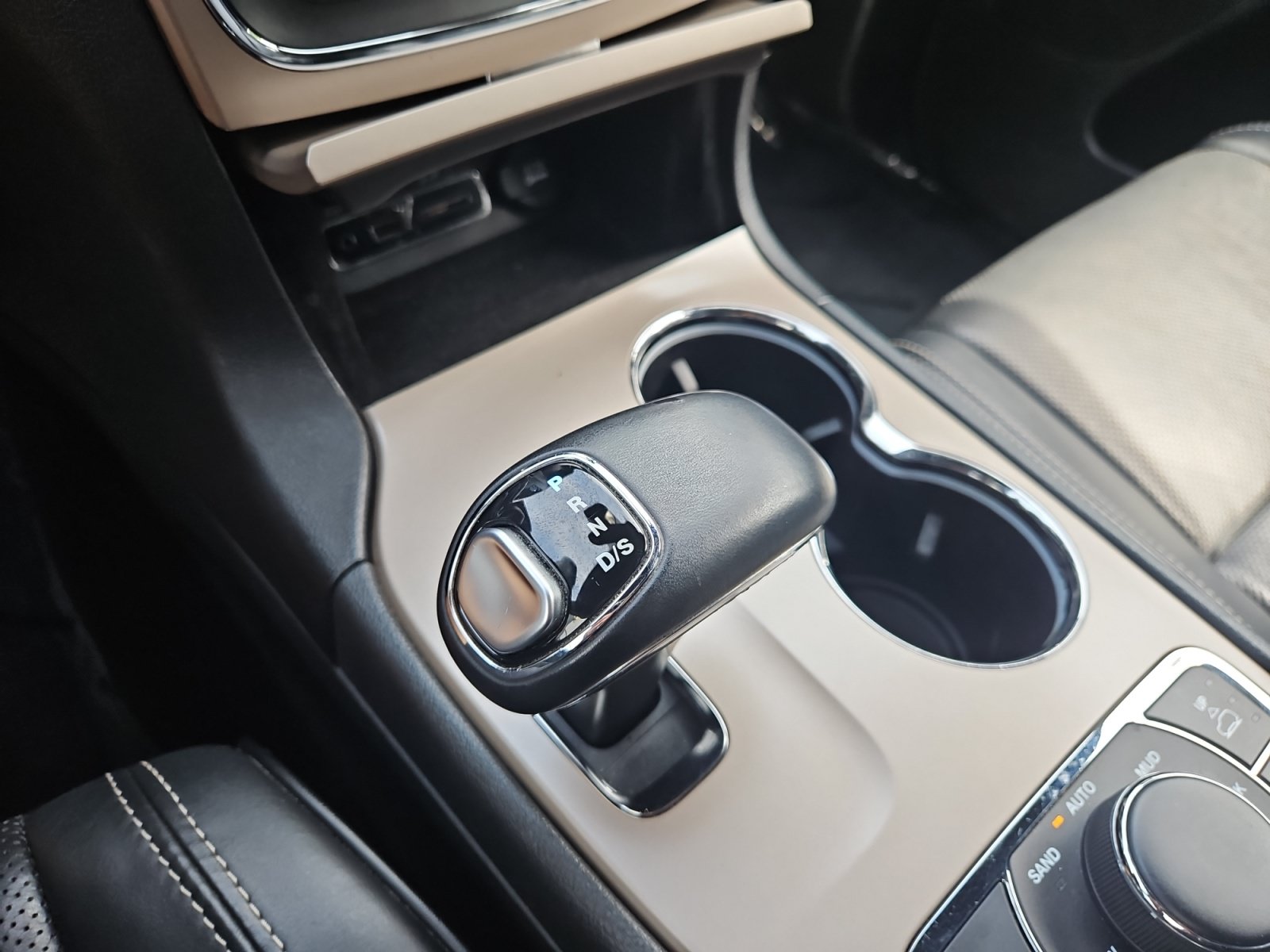 Used 2014 Jeep Grand Cherokee Overland AWD/4WD image 26