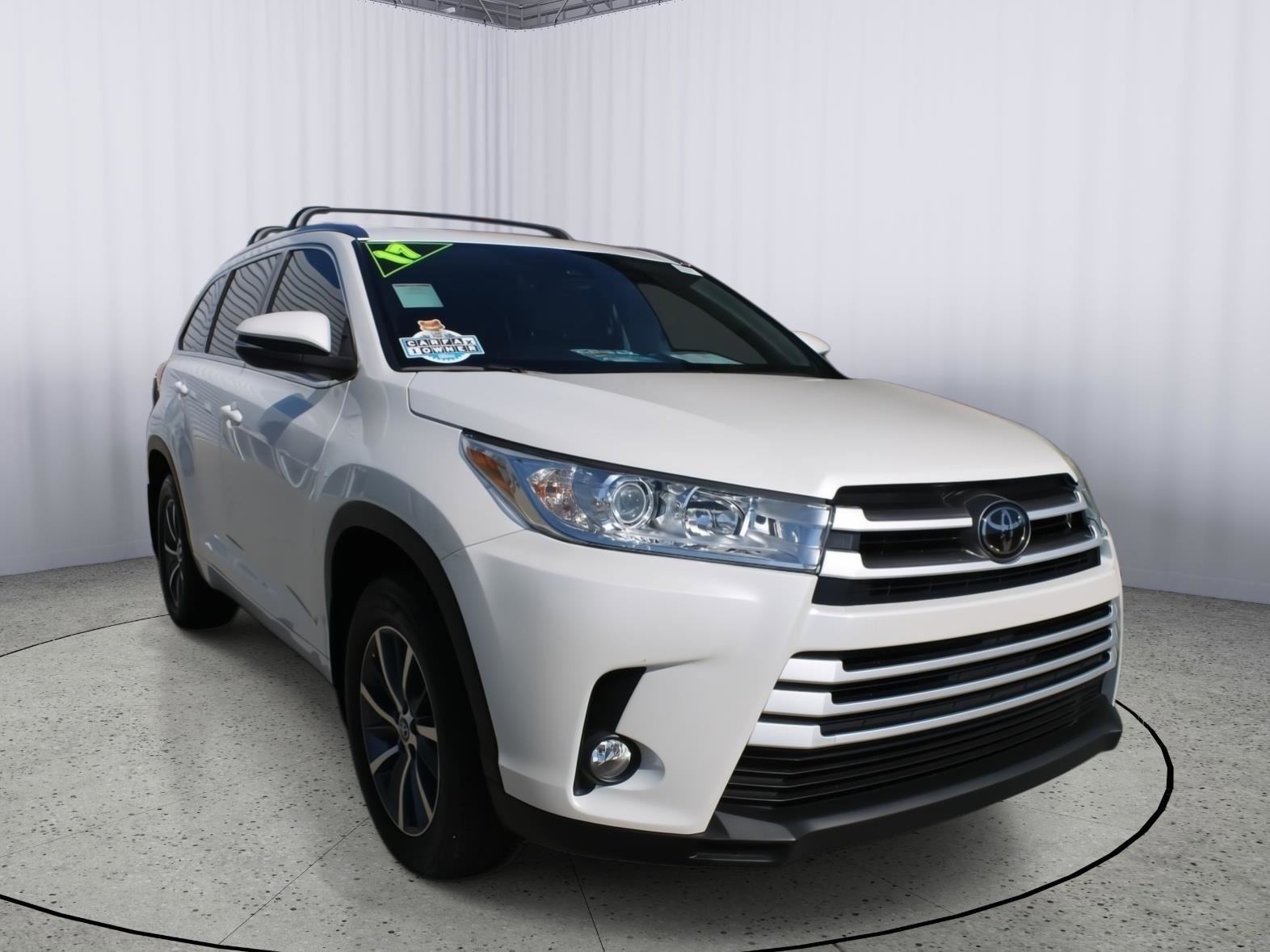 Used 2017 Toyota Highlander XLE image 1