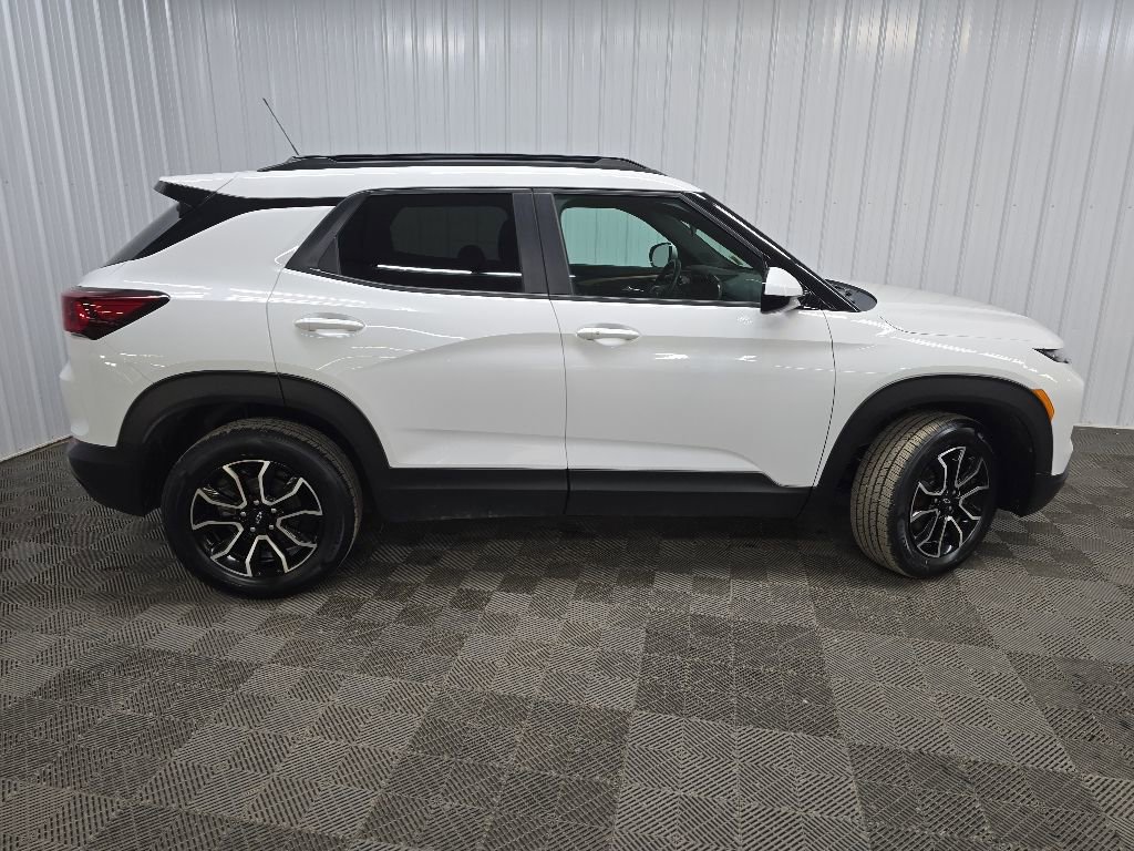 Used 2024 Chevrolet TrailBlazer ACTIV AWD/4WD image 2