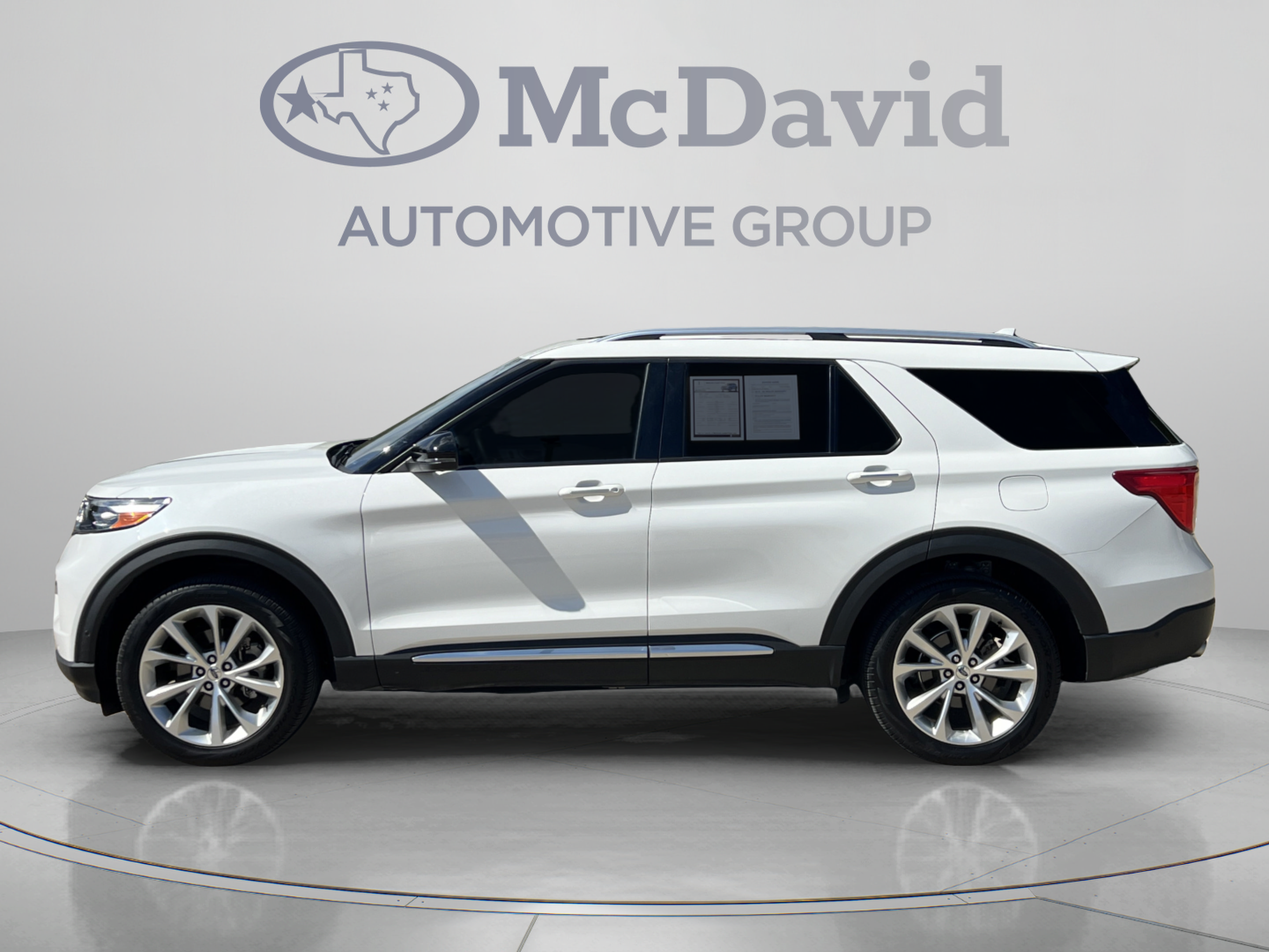 Used 2021 Ford Explorer Platinum w/ Equipment Group 601A AWD/4WD image 2
