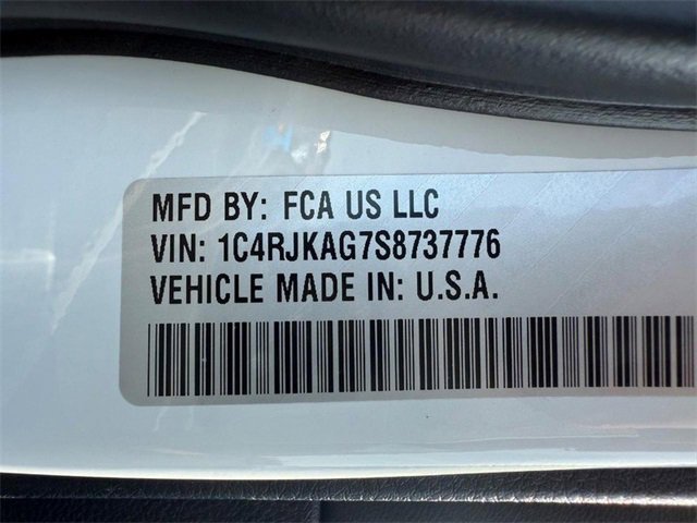 New 2025 Jeep Grand Cherokee L Laredo image 34