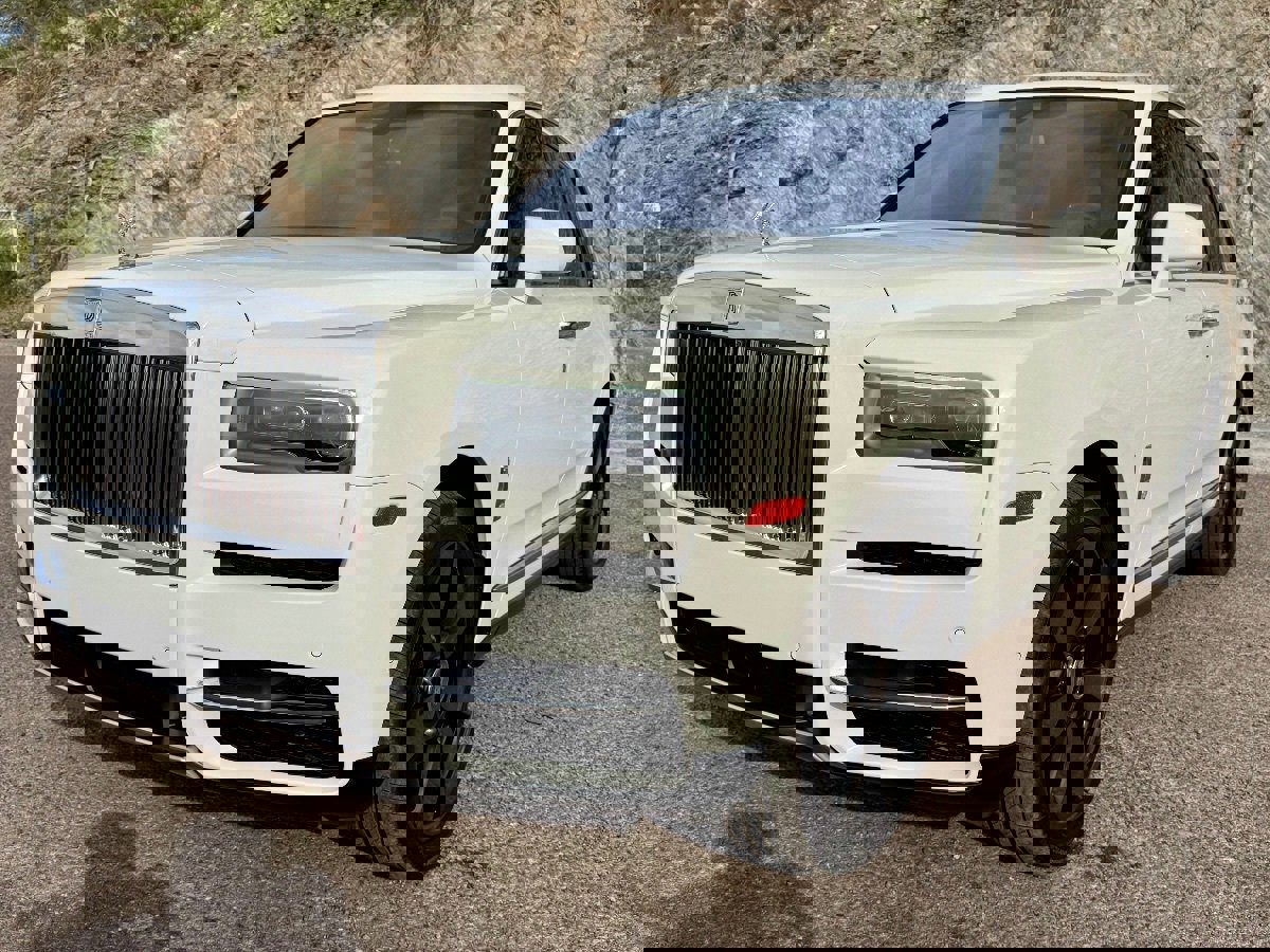 Used 2020 Rolls-Royce Cullinan image 3