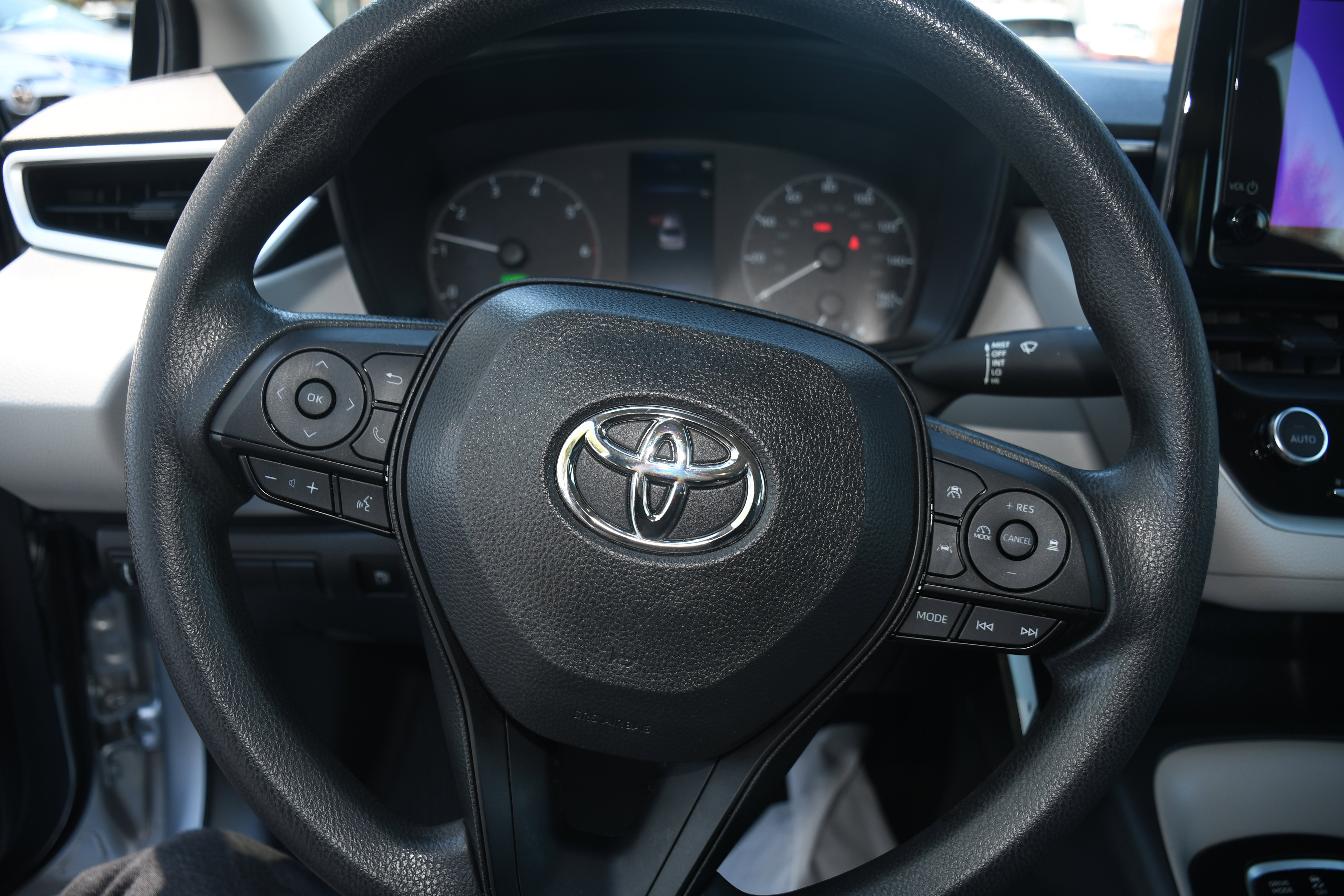 Used 2023 Toyota Corolla LE image 12