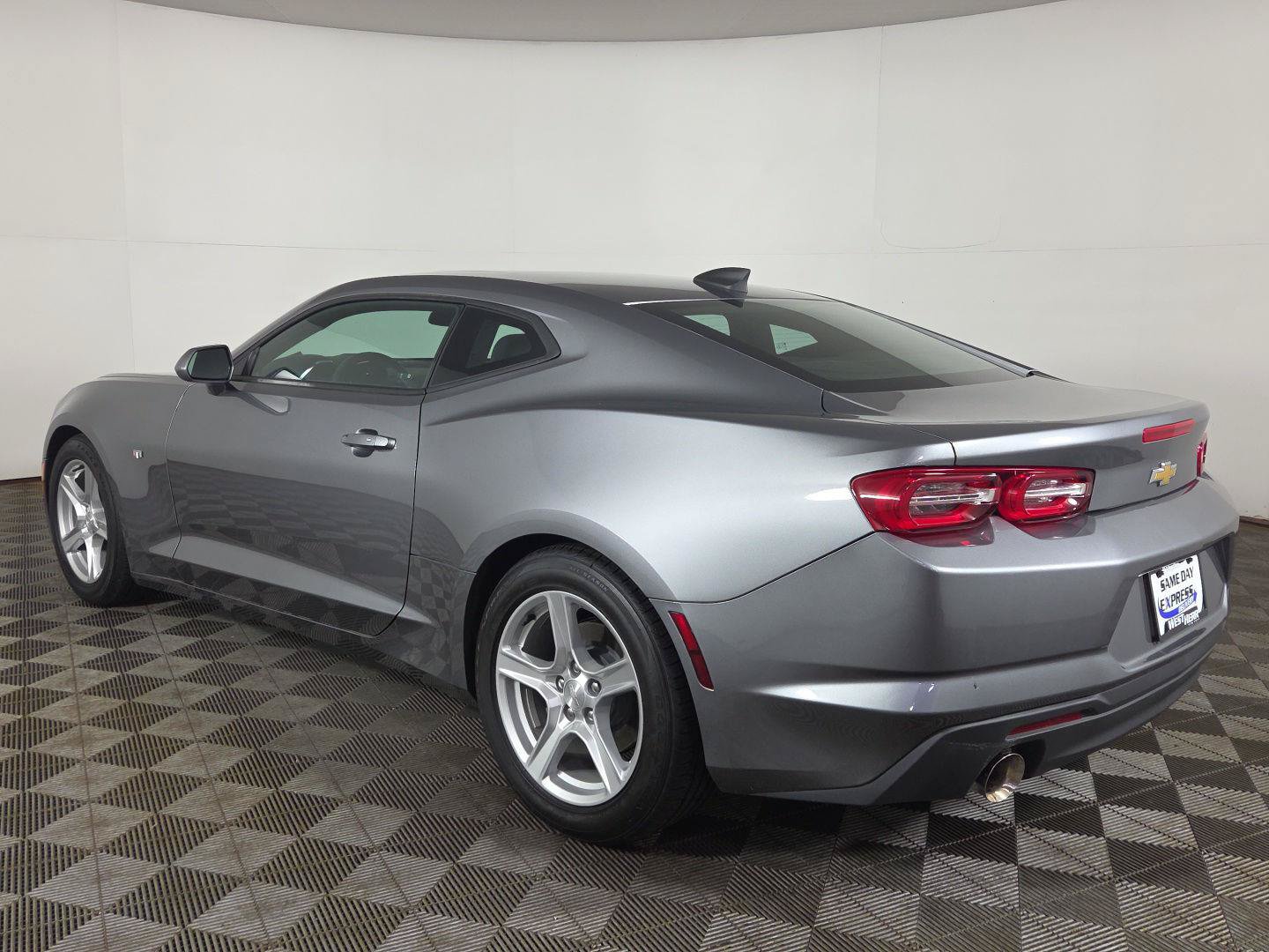 Used 2022 Chevrolet Camaro LT RWD image 4