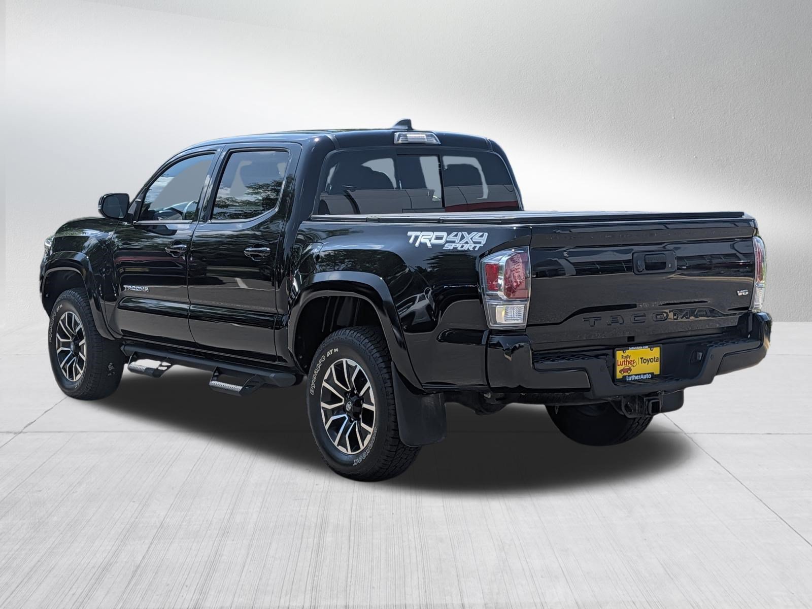 Used 2022 Toyota Tacoma TRD Sport w/ TRD Premium Sport Package AWD/4WD image 5