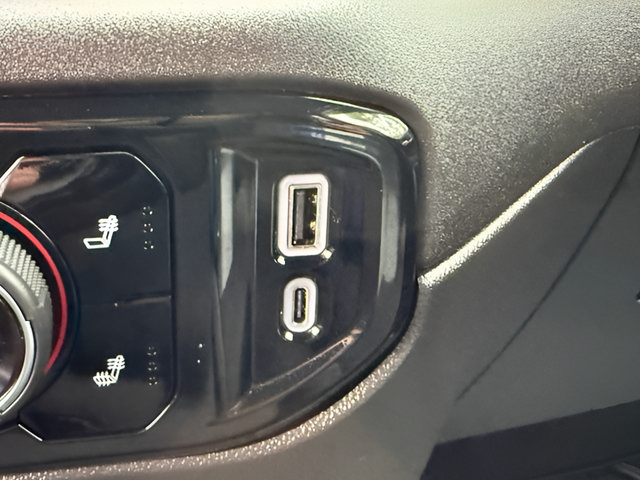 Used 2025 Chevrolet Silverado 1500 LT AWD/4WD image 13