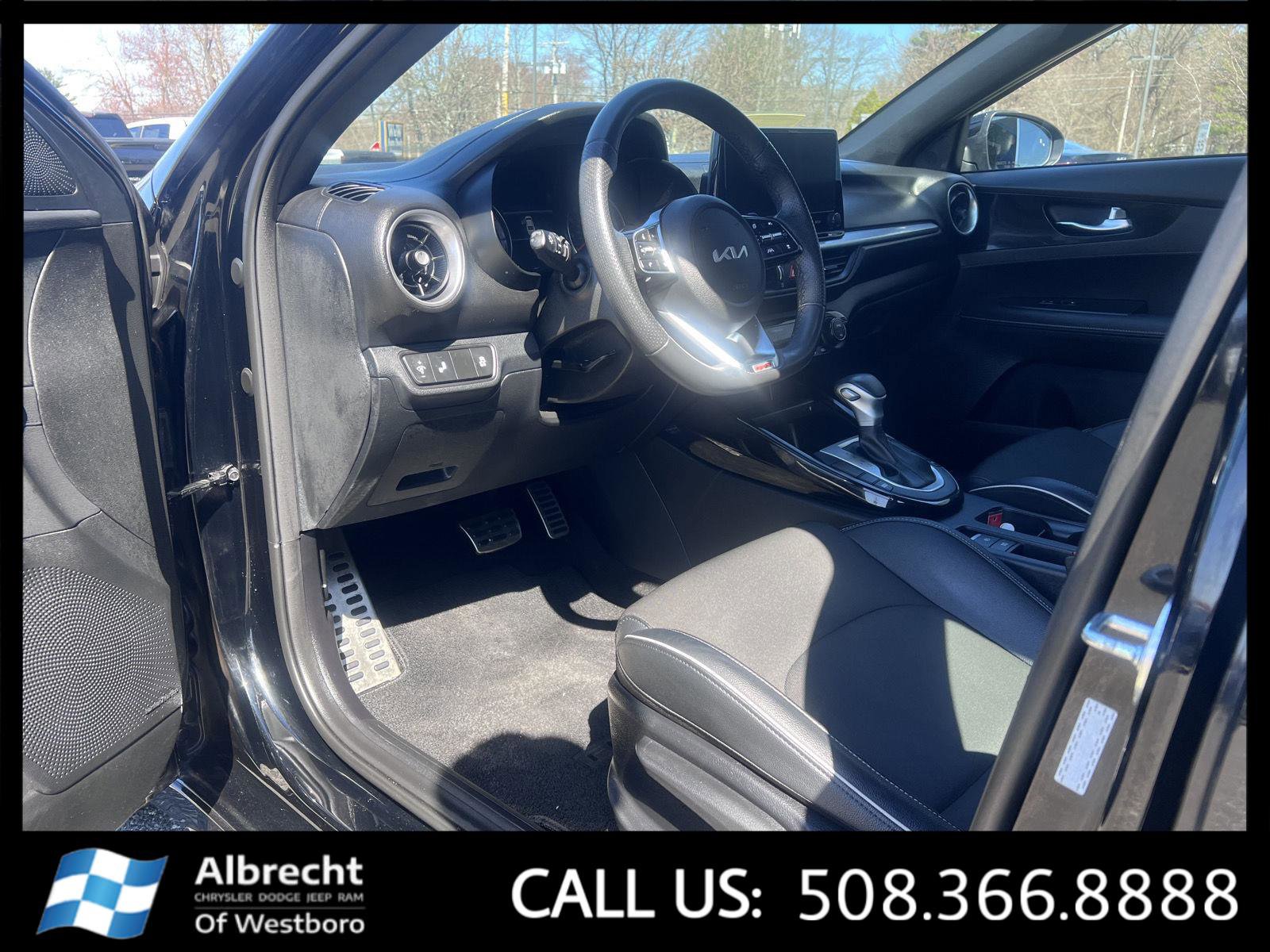 Used 2023 Kia Forte GT-Line w/ GT-Line Premium Package image 9