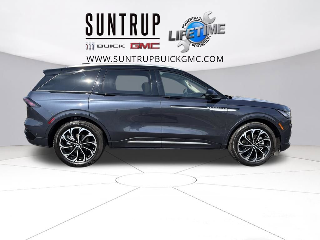 Used 2024 Lincoln Nautilus Reserve w/ Equipment Group 203A image 7