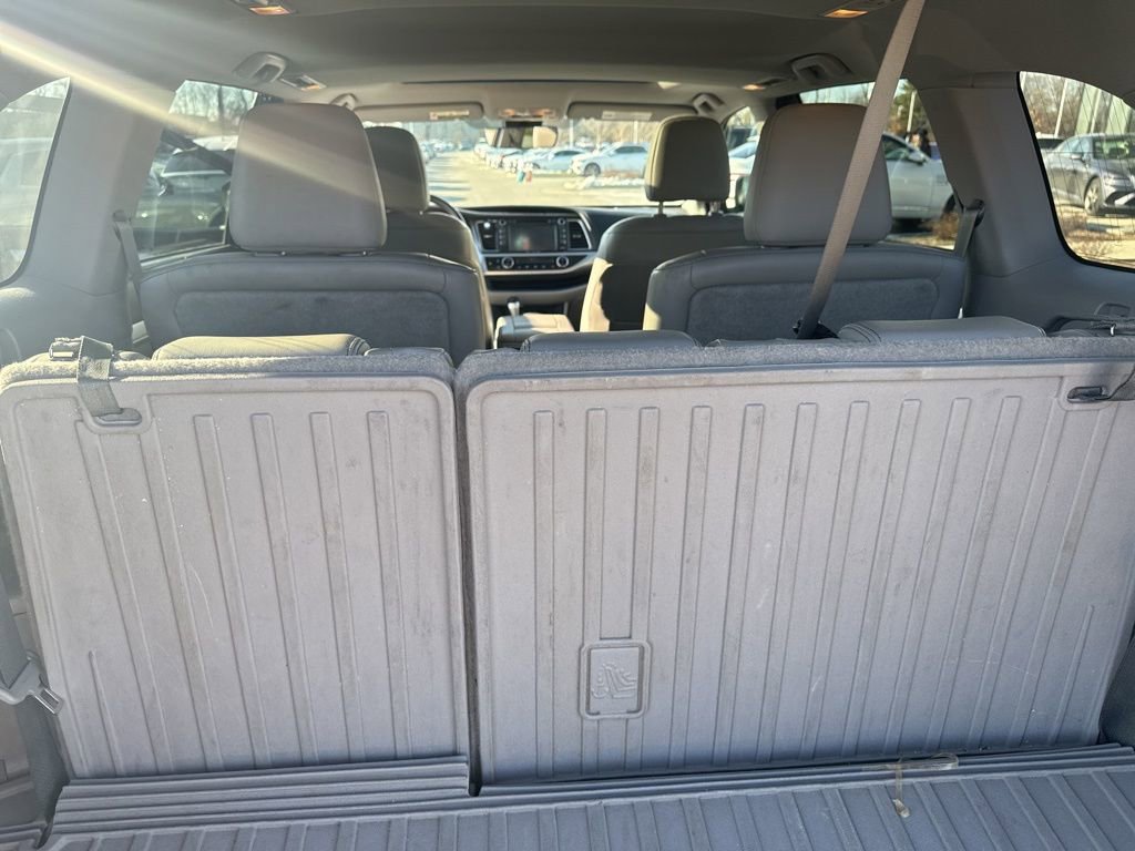 Used 2017 Toyota Highlander XLE image 25