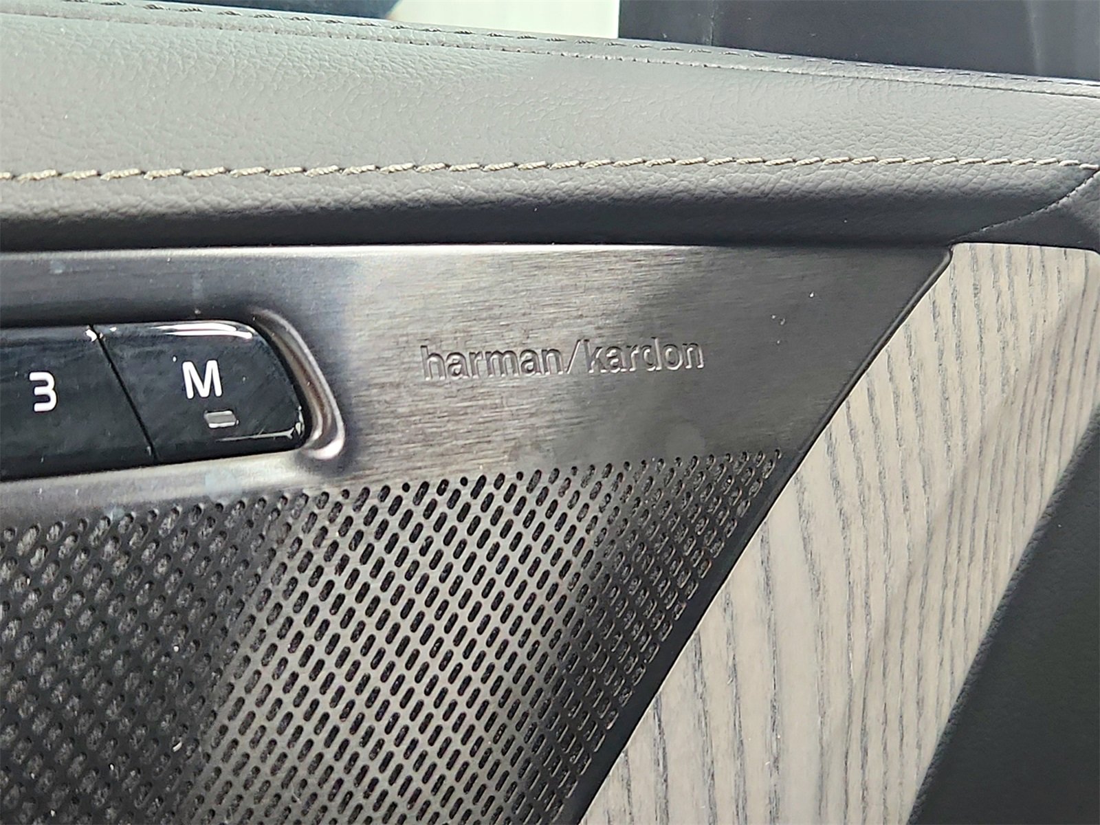 Used 2024 Volvo XC90 B6 Ultimate w/ Protection Package Premier image 35