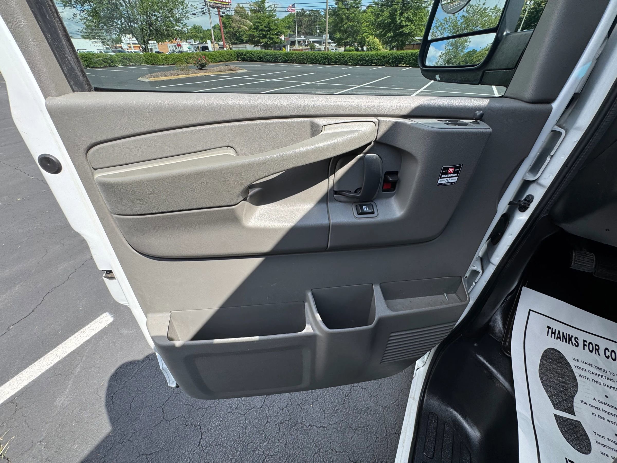 Used 2015 Chevrolet Express 3500 Extended image 13