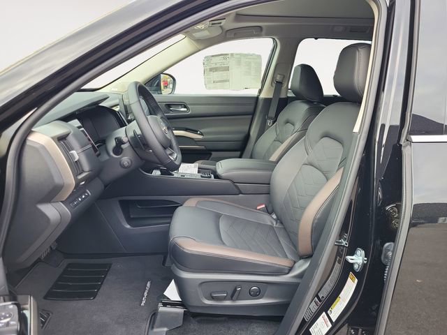 New 2025 Nissan Pathfinder Platinum image 12