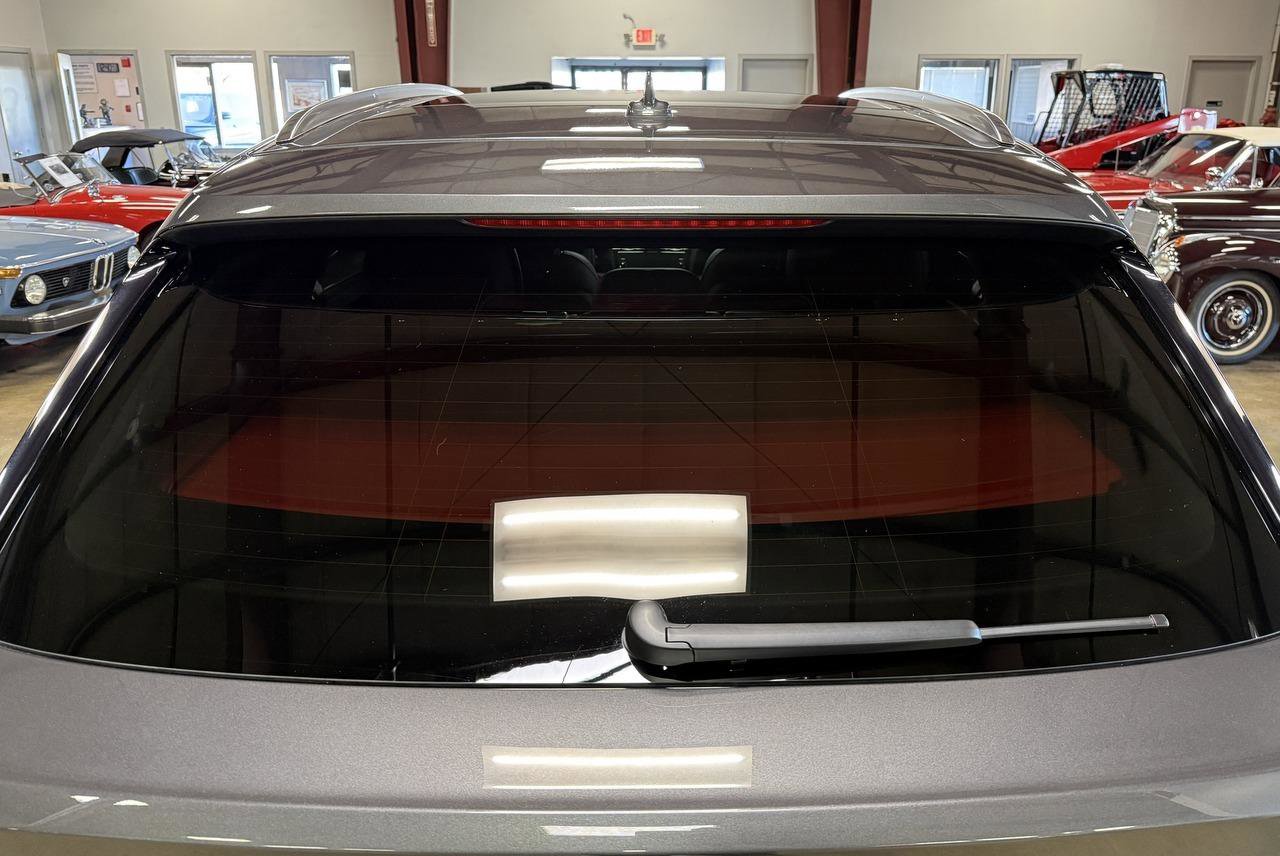 Used 2018 Bentley Bentayga image 38