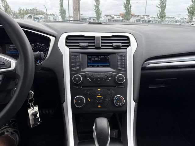 Used 2014 Ford Fusion SE FWD image 22
