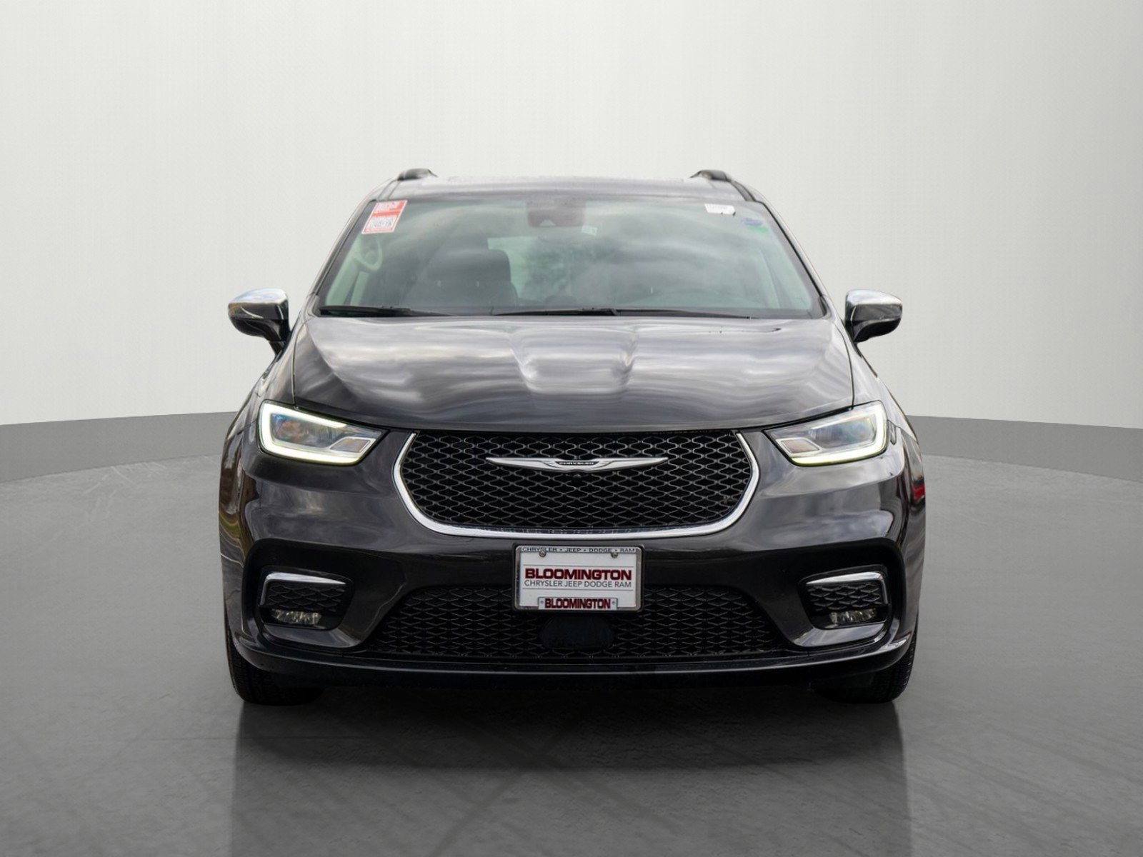 Used 2023 Chrysler Pacifica Limited image 2