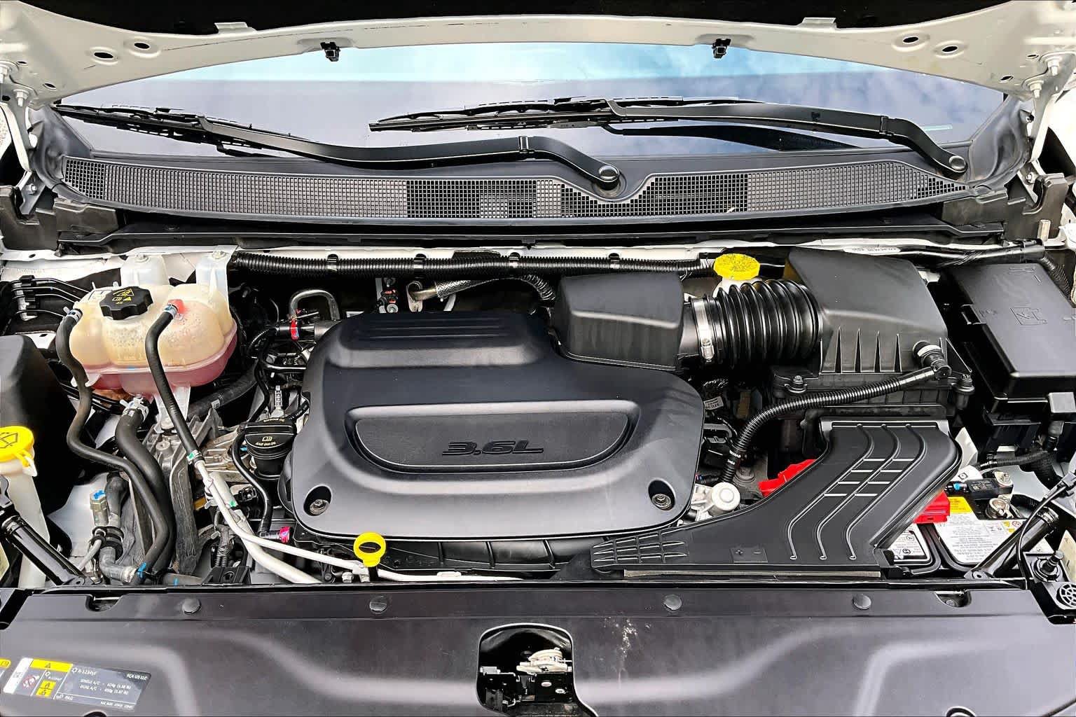 Used 2025 Chrysler Pacifica Select FWD image 32