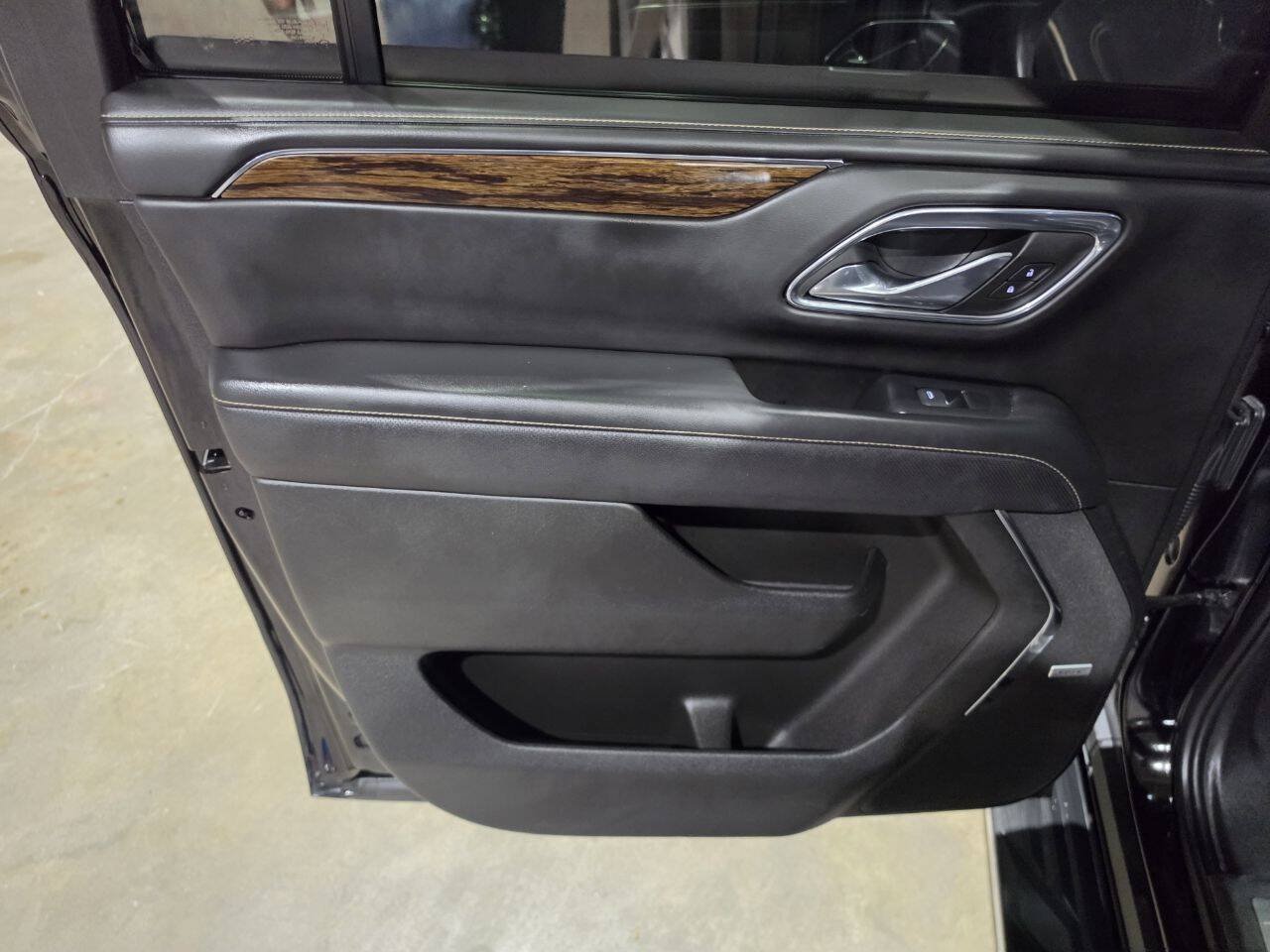 Used 2023 Chevrolet Suburban Premier AWD/4WD image 29